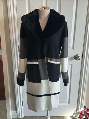Brian Bailey - Colour block Long Coat with Plush Faux Fur Shawl Collar medium